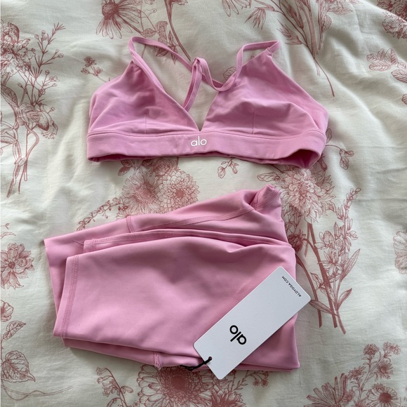 ALO Yoga Other - ALO Yoga Sweet Pink Sports Bra Set (2pc)